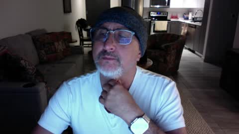 Snapshot of latinnous chatting on January 27, 3:37 am QS - INDEPENDENT MODEL online show from January 27, 3:37 am