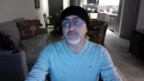 Snapshot of latinnous chatting on January 19, 4:54 am QS - INDEPENDENT MODEL online show from January 19, 4:54 am