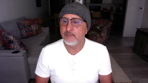 Snapshot of latinnous chatting on January 18, 6:32 pm QS - INDEPENDENT MODEL online show from January 18, 6:32 pm