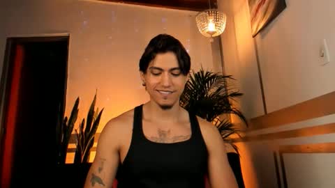 latino_boysmiles online show from January 18, 12:23 am