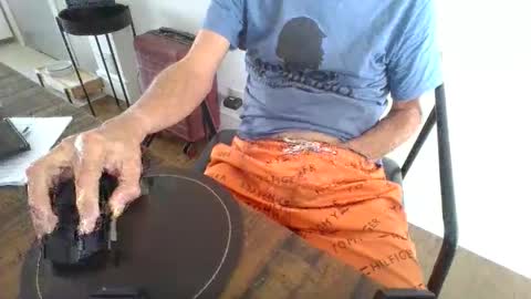 latinobra online show from May 11, 1:46 pm