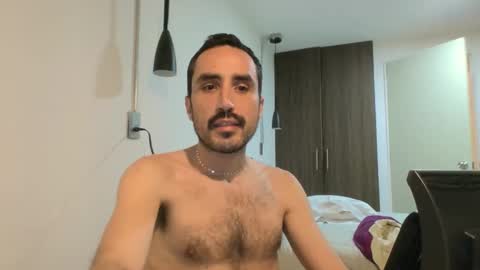 latinowithitalianvibes online show from September 20, 1:38 am