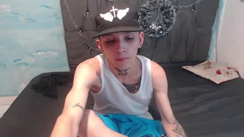 Snapshot of latins_boys_20 chatting on January 30, 3:22 am NICK online show from January 30, 3:22 am