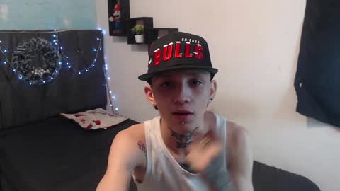 Snapshot of latins_boys_20 chatting on December 29, 3:44 am NICK online show from December 29, 3:44 am