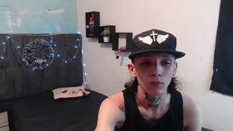Snapshot of latins_boys_20 chatting on December 11, 3:37 am NICK online show from December 11, 3:37 am