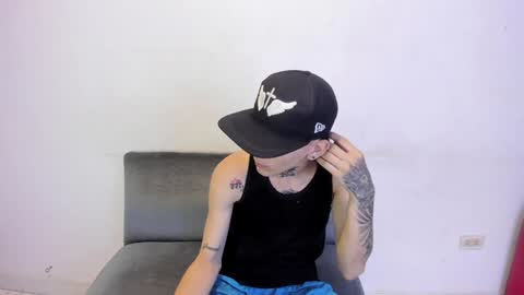 Snapshot of latins_boys_20 chatting on January 27, 4:52 am NICK online show from January 27, 4:52 am