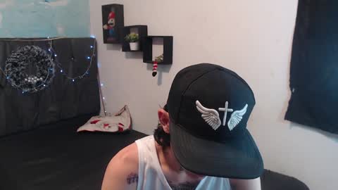 Snapshot of latins_boys_20 chatting on December 15, 4:18 am NICK online show from December 15, 4:18 am