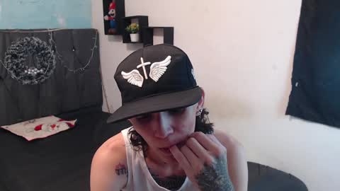 Snapshot of latins_boys_20 chatting on December 12, 4:04 am NICK online show from December 12, 4:04 am