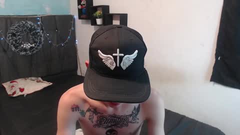 Snapshot of latins_boys_20 chatting on December 7, 3:58 am NICK online show from December 7, 3:58 am
