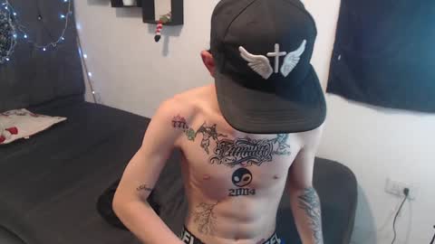 Snapshot of latins_boys_20 chatting on December 19, 4:56 am NICK online show from December 19, 4:56 am