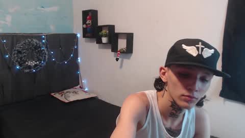 Snapshot of latins_boys_20 chatting on December 9, 2:24 am NICK online show from December 9, 2:24 am