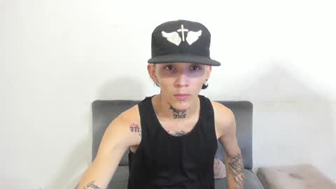 Snapshot of latins_boys_20 chatting on February 2, 3:32 am NICK online show from February 2, 3:32 am