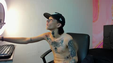 Snapshot of latins_boys_20 chatting on October 8, 11:20 pm NICK online show from October 8, 11:20 pm