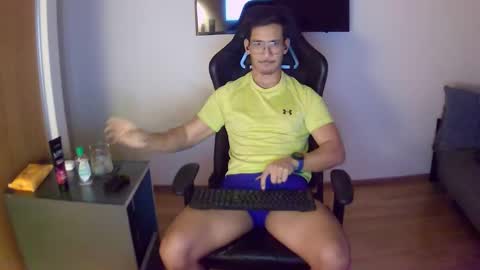 latintoyboy35 online show from September 22, 12:11 am