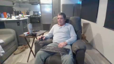 Snapshot of latniter742349 chatting on March 4, 2:06 am latniter online show from March 4, 2:06 am