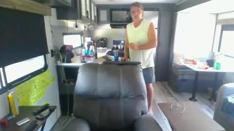 latniter online show from October 26, 7:38 pm