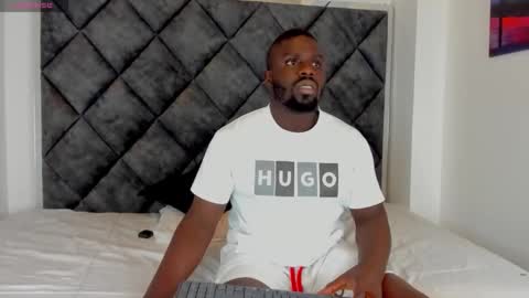 Snapshot of latrellx7 chatting on October 19, 3:22 am LEANDRO online show from October 19, 3:22 am