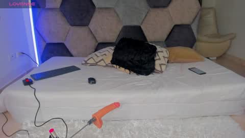 LEANDRO online show from April 29, 3:33 am