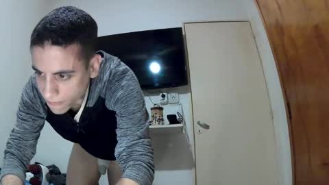 Snapshot of lauti_twink chatting on December 26, 7:35 am Lautaro online show from December 26, 7:35 am