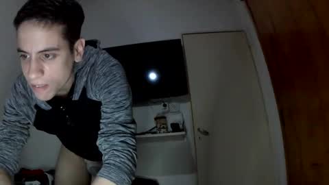 Snapshot of lauti_twink chatting on December 11, 8:05 am Lautaro online show from December 11, 8:05 am