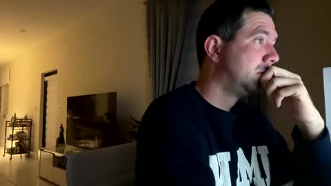 Snapshot of law_cambio chatting on February 12, 10:24 am law_cambio online show from February 12, 10:24 am