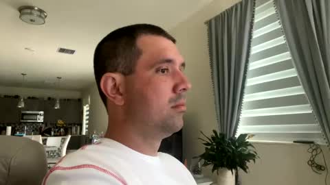 Snapshot of law_cambio chatting on December 9, 8:18 pm law_cambio online show from December 9, 8:18 pm