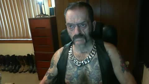 Snapshot of leathergreaser chatting on December 31, 7:18 pm leathergreaser online show from December 31, 7:18 pm