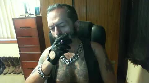 Snapshot of leathergreaser chatting on February 2, 12:09 am leathergreaser online show from February 2, 12:09 am