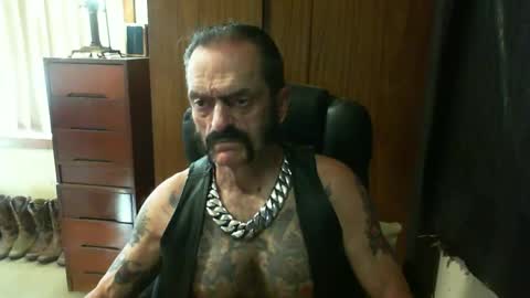 Snapshot of leathergreaser chatting on January 20, 6:10 am leathergreaser online show from January 20, 6:10 am