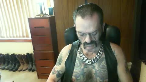 Snapshot of leathergreaser chatting on December 28, 12:26 am leathergreaser online show from December 28, 12:26 am