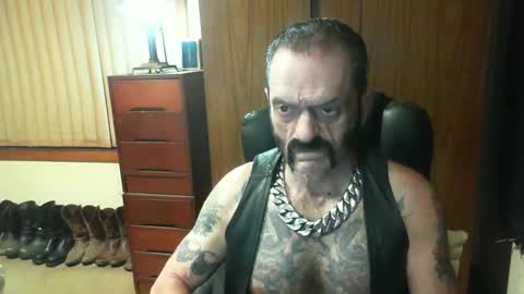 Snapshot of leathergreaser chatting on January 2, 3:29 pm leathergreaser online show from January 2, 3:29 pm