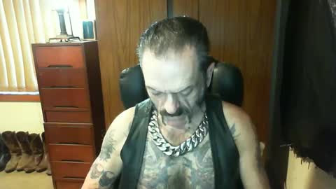 Snapshot of leathergreaser chatting on February 16, 8:11 pm leathergreaser online show from February 16, 8:11 pm