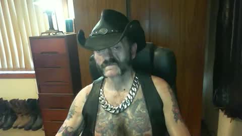 Snapshot of leathergreaser chatting on September 15, 12:13 am leathergreaser online show from September 15, 12:13 am
