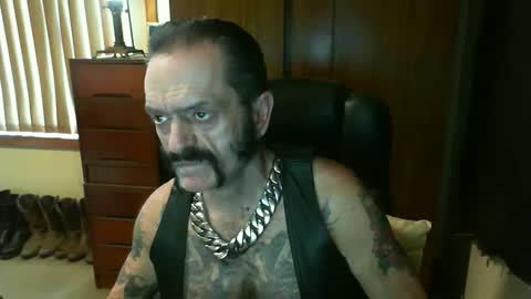 Snapshot of leathergreaser chatting on January 23, 5:56 am leathergreaser online show from January 23, 5:56 am