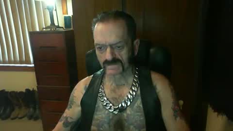 Snapshot of leathergreaser chatting on December 18, 8:14 pm leathergreaser online show from December 18, 8:14 pm