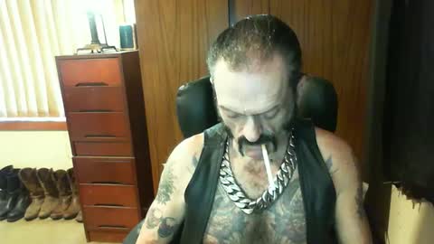 Snapshot of leathergreaser chatting on January 6, 2:26 am leathergreaser online show from January 6, 2:26 am
