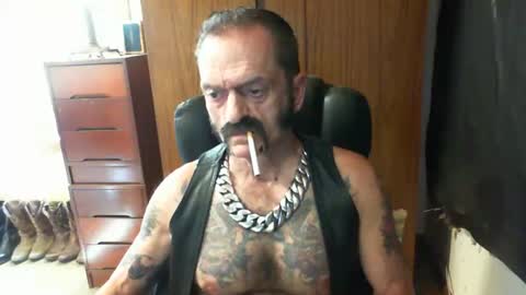 Snapshot of leathergreaser chatting on February 3, 5:40 am leathergreaser online show from February 3, 5:40 am