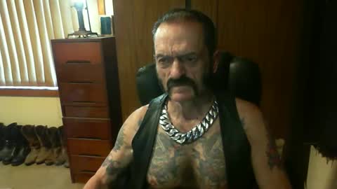 Snapshot of leathergreaser chatting on January 3, 11:33 pm leathergreaser online show from January 3, 11:33 pm