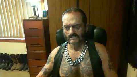 Snapshot of leathergreaser chatting on March 12, 11:54 pm leathergreaser online show from March 12, 11:54 pm
