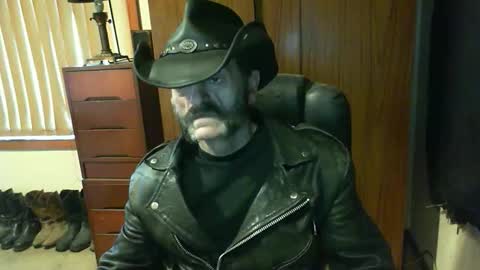 Snapshot of leathergreaser chatting on September 20, 8:31 pm leathergreaser online show from September 20, 8:31 pm