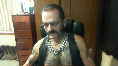 Snapshot of leathergreaser chatting on February 13, 10:33 pm leathergreaser online show from February 13, 10:33 pm