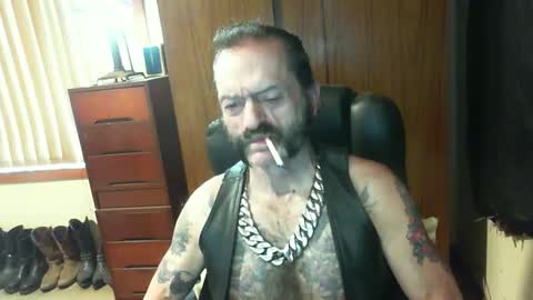 Snapshot of leathergreaser chatting on December 4, 9:35 pm leathergreaser online show from December 4, 9:35 pm