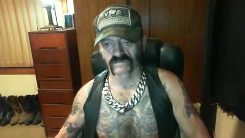 Snapshot of leathergreaser chatting on March 10, 2:05 pm leathergreaser online show from March 10, 2:05 pm