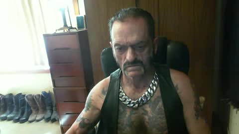 Snapshot of leathergreaser chatting on December 16, 4:45 am leathergreaser online show from December 16, 4:45 am