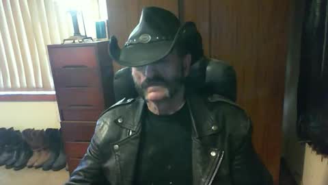 Snapshot of leathergreaser chatting on September 14, 12:12 am leathergreaser online show from September 14, 12:12 am
