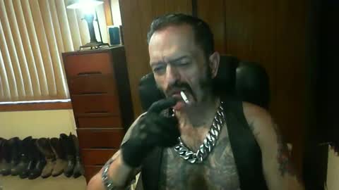 Snapshot of leathergreaser chatting on December 13, 7:43 pm leathergreaser online show from December 13, 7:43 pm