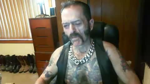 Snapshot of leathergreaser chatting on December 29, 7:32 pm leathergreaser online show from December 29, 7:32 pm