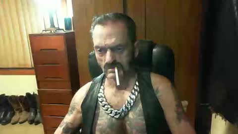 Snapshot of leathergreaser chatting on December 22, 10:06 am leathergreaser online show from December 22, 10:06 am