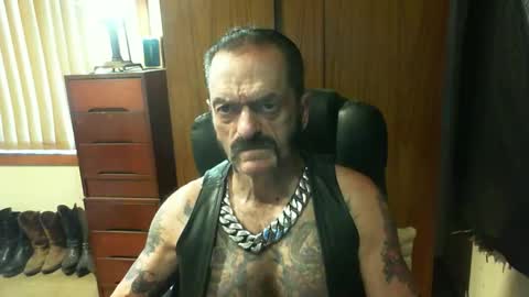 Snapshot of leathergreaser chatting on December 22, 8:14 pm leathergreaser online show from December 22, 8:14 pm