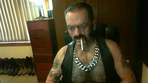 Snapshot of leathergreaser chatting on December 16, 7:43 pm leathergreaser online show from December 16, 7:43 pm